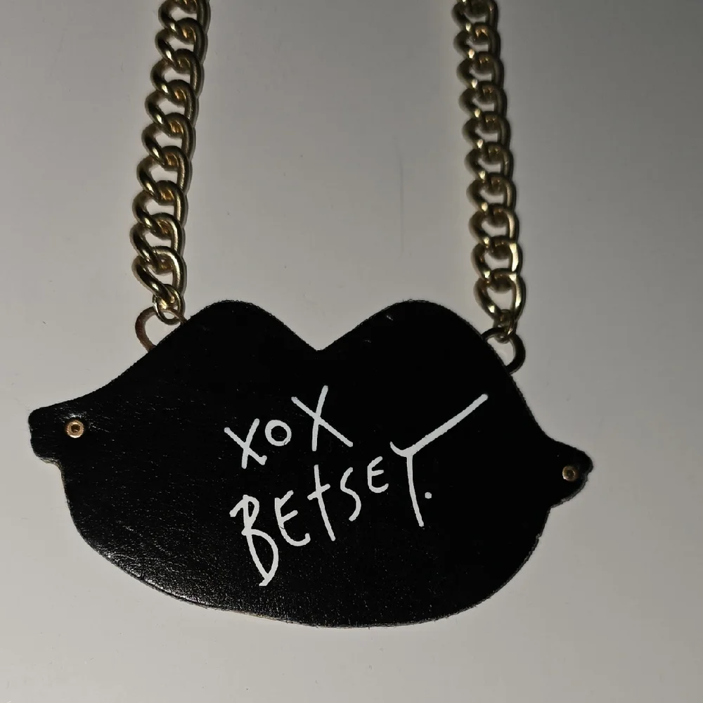 Betsey Johnson Fuchsia Lips Necklace